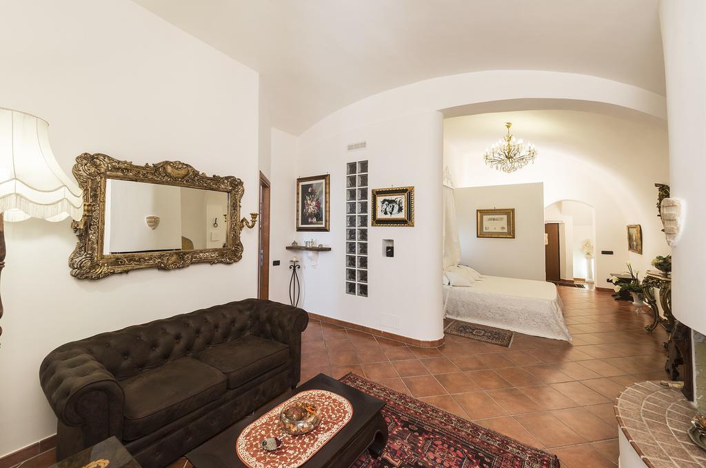 Palazzo Castelleschi Villa ตาร์กวิเนีย ภายนอก รูปภาพ