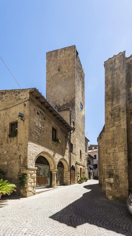 Palazzo Castelleschi Villa ตาร์กวิเนีย ภายนอก รูปภาพ